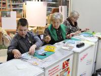 Мастер-класс по скрапбукингу ведет Галстян Нарине