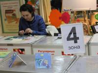 Мастер-класс по скрапбукингу ведет Галстян Нарине