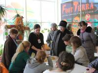 Мастер-класс по изготовлению цветов  из ткани и лента ведет Левшина Анна