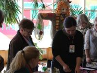 Мастер-класс по изготовлению цветов  из ткани и лента ведет Левшина Анна