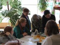 Мастер-класс по изготовлению цветов  из ткани и лента ведет Левшина Анна