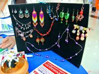 Бисероплетение и сборка украшения с использованием бусин и металической фурнитуры Zlatka