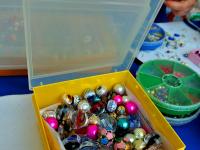 Бисероплетение и сборка украшения с использованием бусин и металической фурнитуры Zlatka