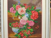 Выставка творческих работ и детских рисунков