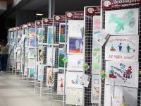 Выставка творческих работ и детских рисунков